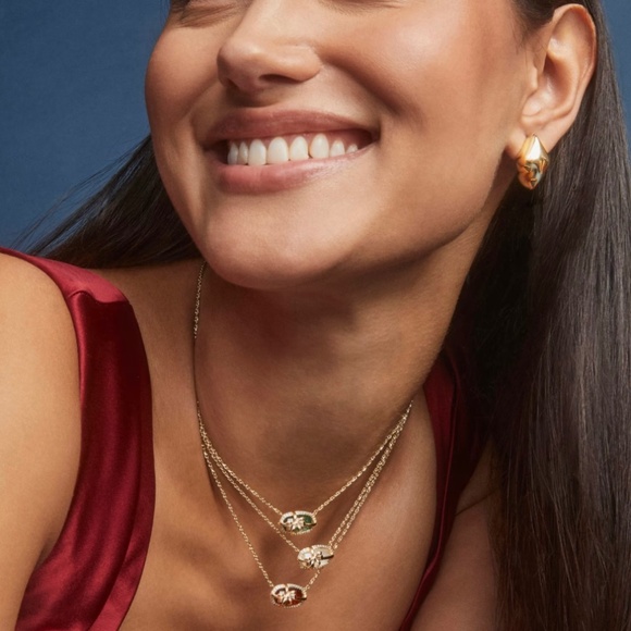 Kendra Scott Elisa Bow Gold Short Pendant Necklace in Dark Burgundy Illusion - Picture 2 of 4